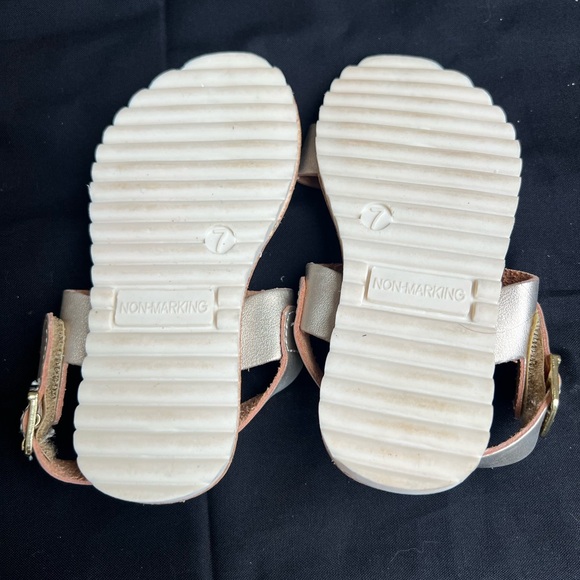 Cat And Jack Silver Sandals With Straps Kid Girls Size 7 - Picture 7 of 7